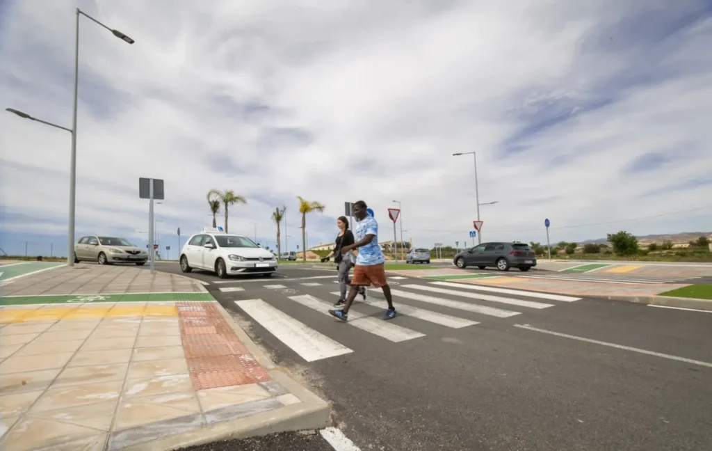 Coche parado paso peatonal autoescuela litoral